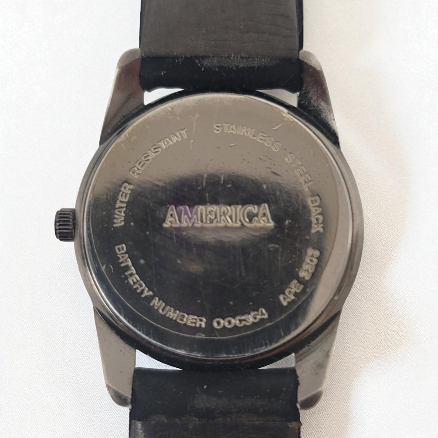 Vintage Perry Ellis Pie-Pan Dial Men’s 33mm Wristwatch “America” Limited Edition