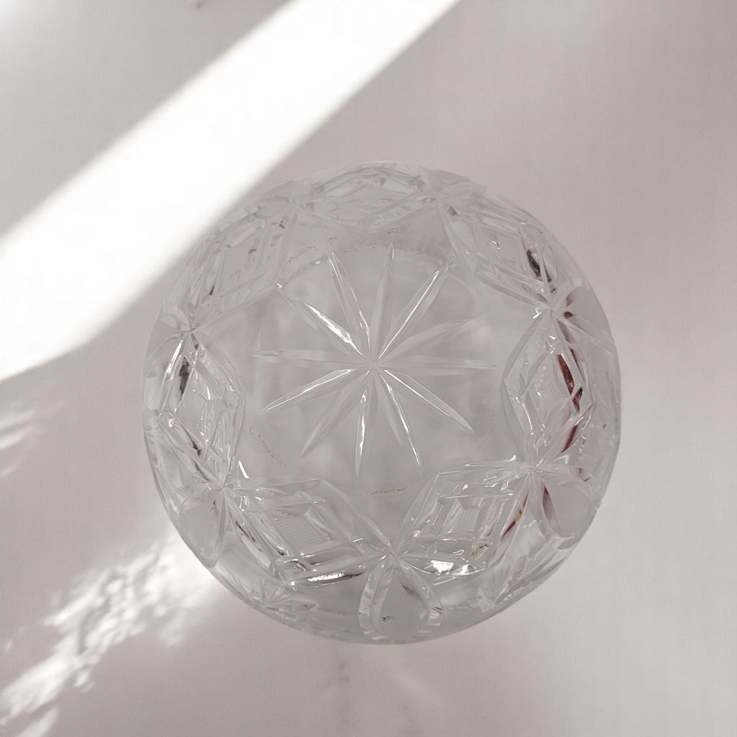 Large 8" Hand-Cut Crystal Glass Fruit Bowl Pinwheel Pattern