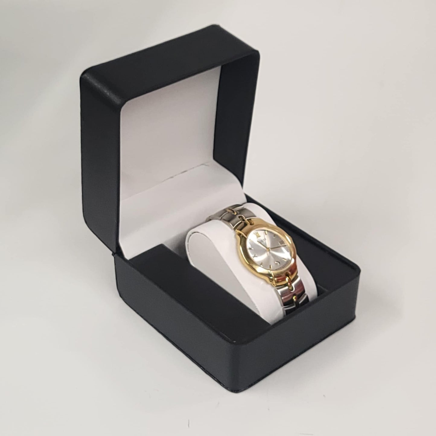 Guess P-190GL1 Women’s Quartz Watch – Gold & Stainless Steel, 35mm Case