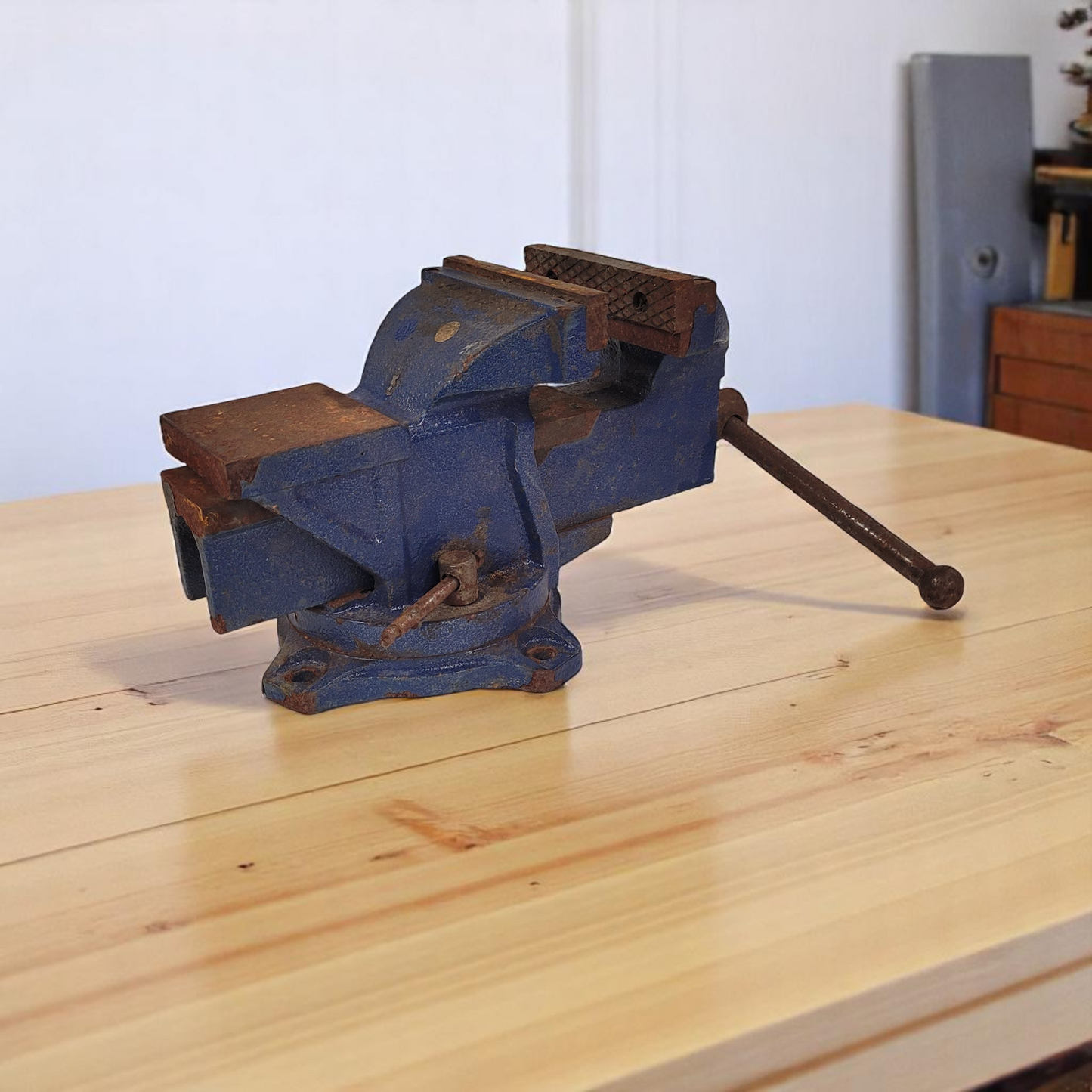 Blue Mastercraft Swivel Base Bench Vise 4" Jaws