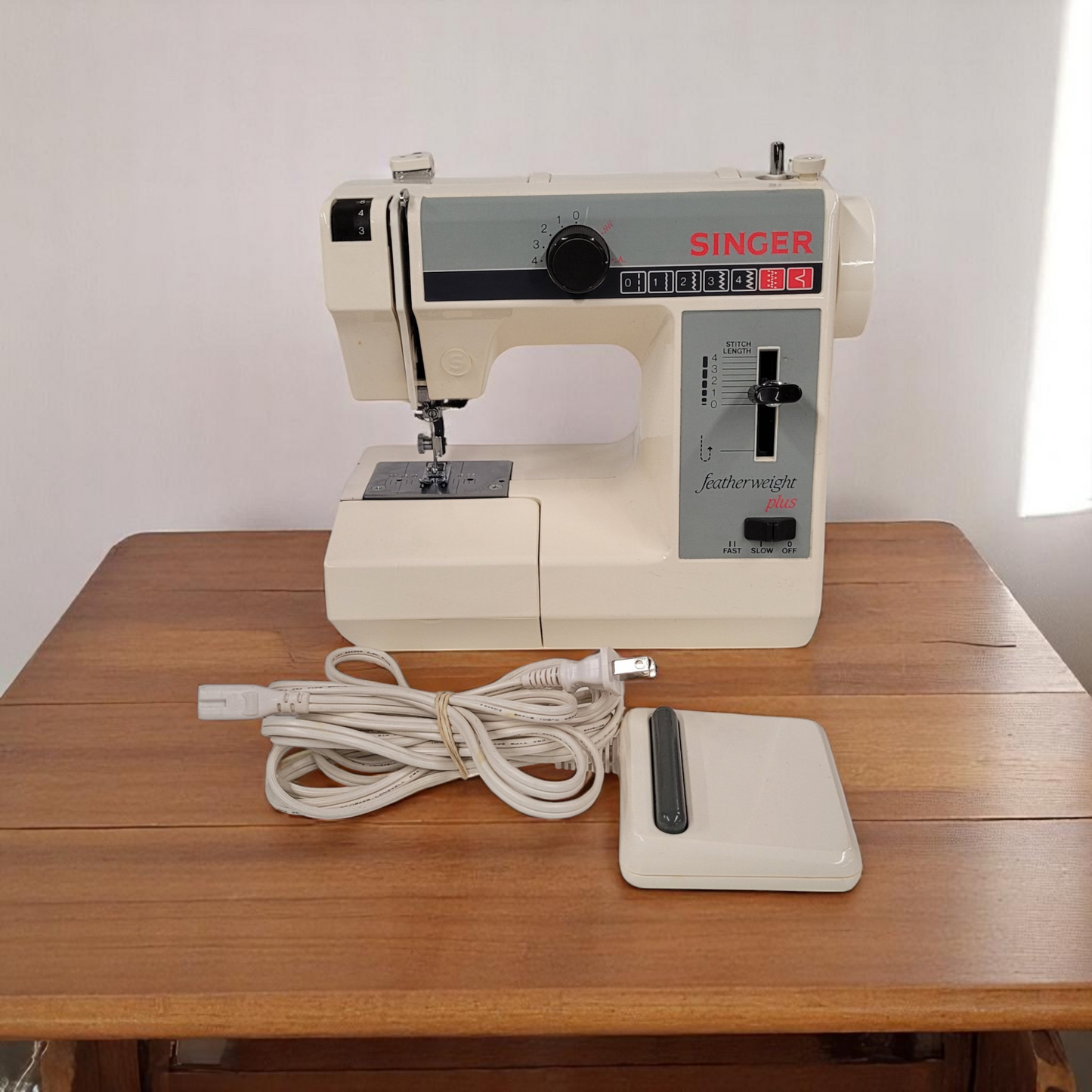 Singer Featherweight Plus Model 134 Vintage Sewing Machine With Pedal And Manual