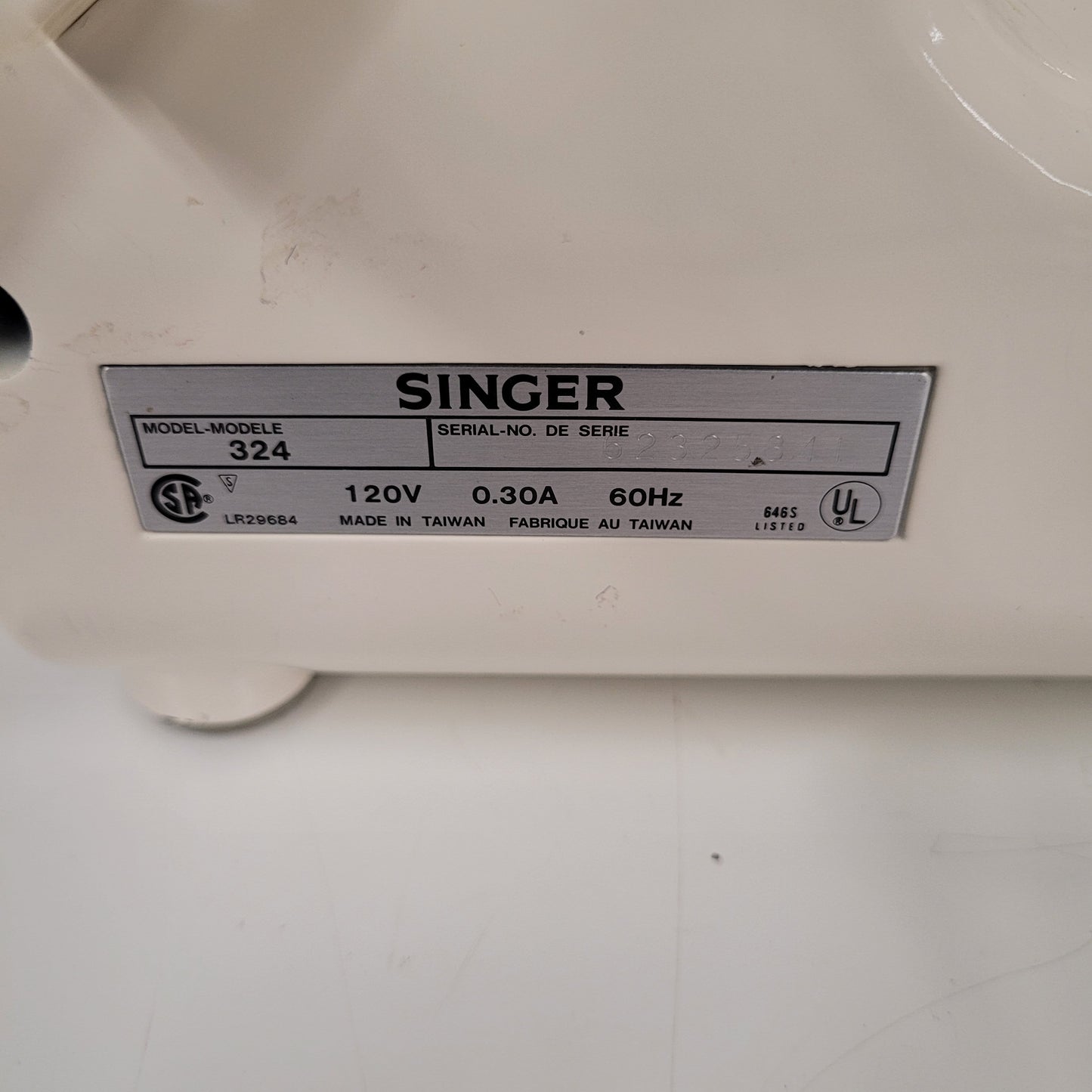 Singer Featherweight Plus Model 134 Vintage Sewing Machine With Box, Pedal And Manual