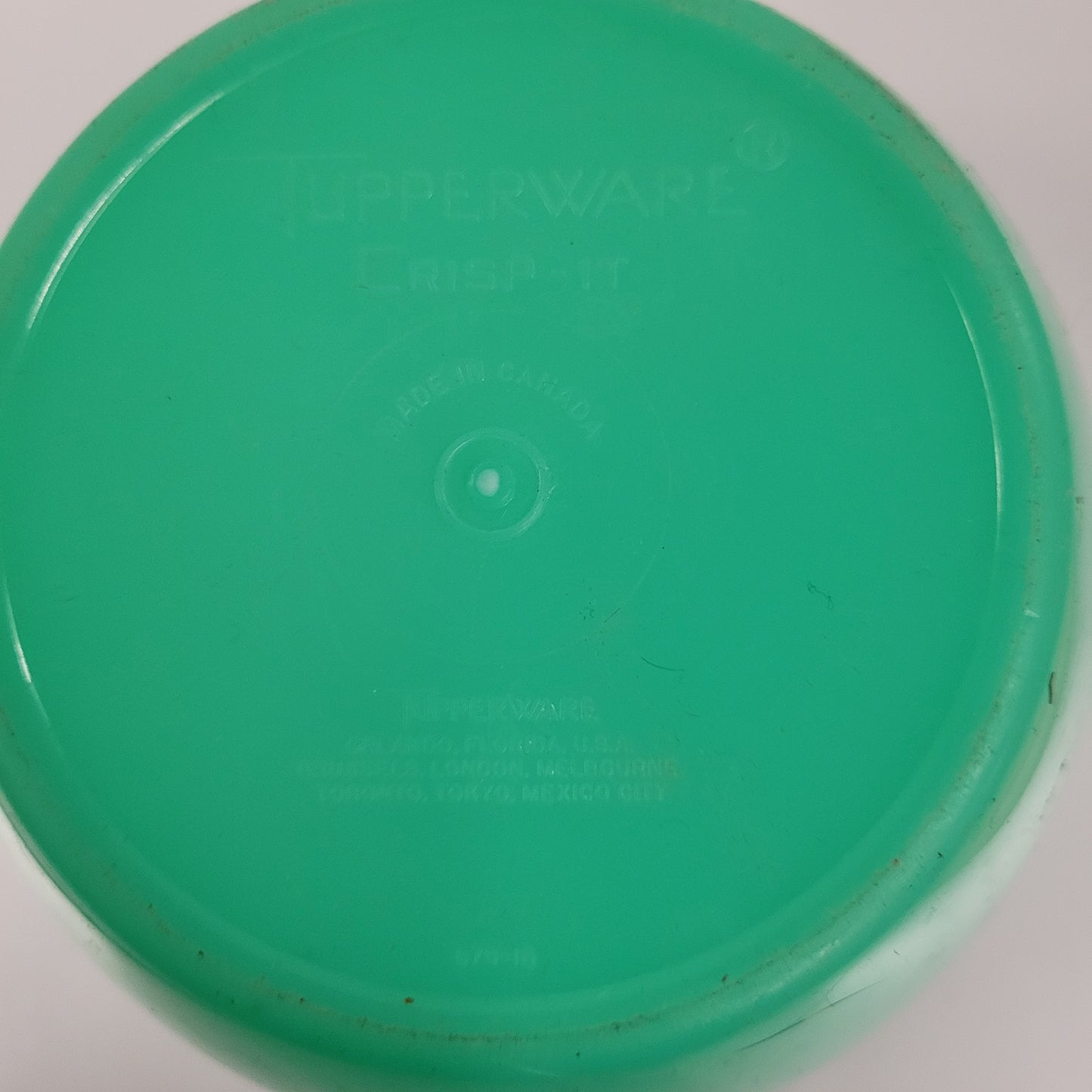 Vintage Green Tupperware Crisp-It Lettuce Crisper With Lid And Spike 679-10