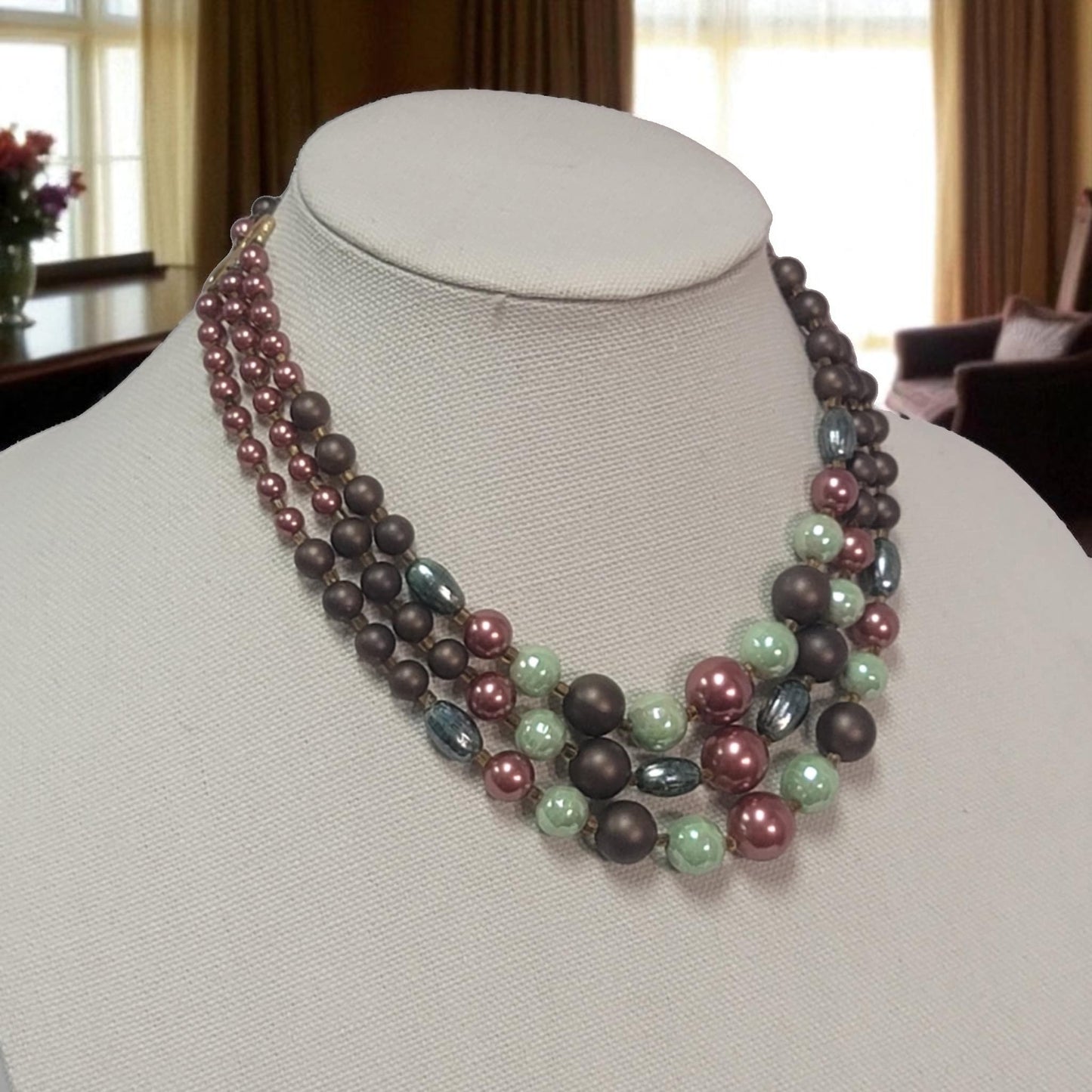 Vintage 3-Strand Beaded Choker Necklace – Pearlized Pastel & Cranberry