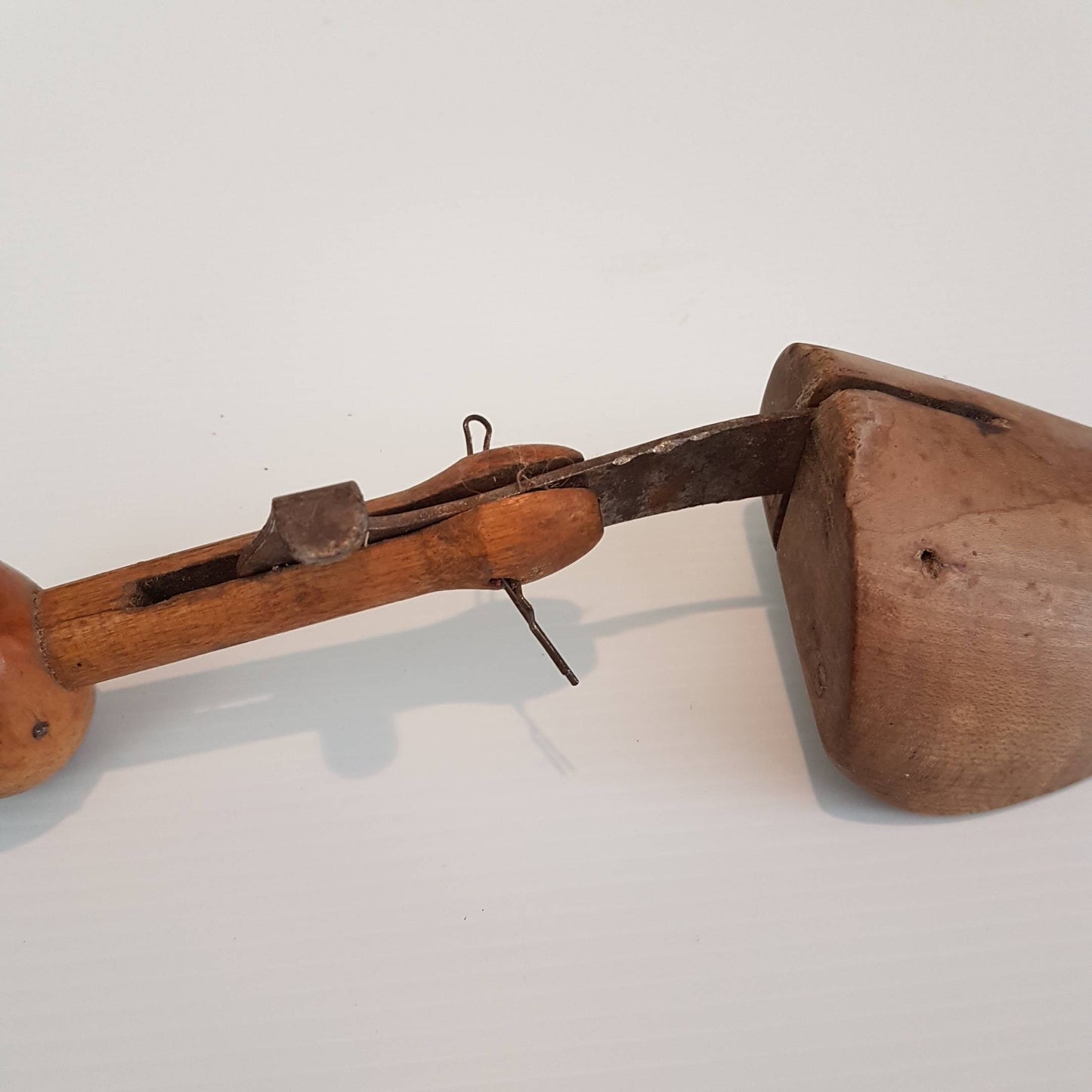 primitive shoe stretchers