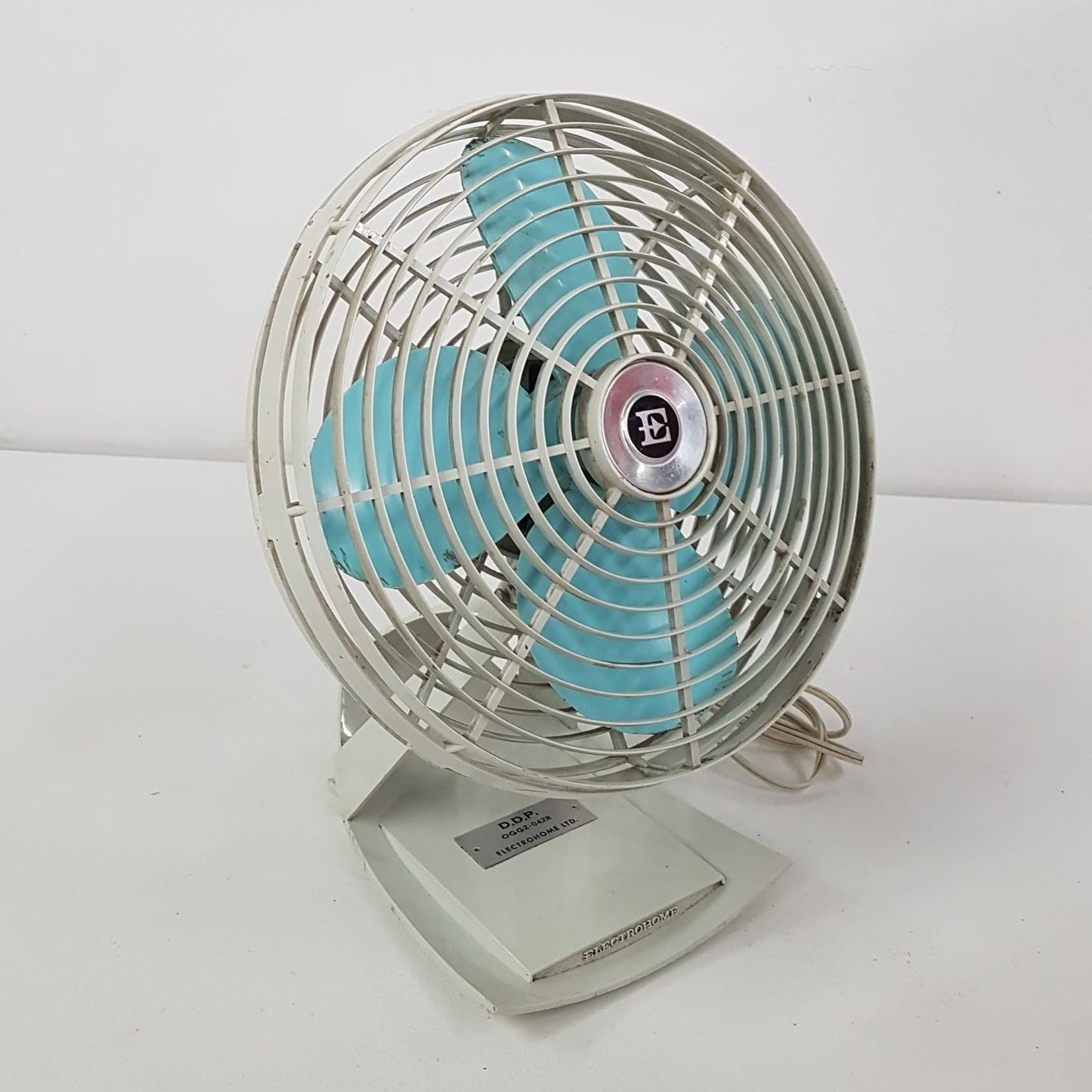 powder blue electrohome fan d.d.p. ogg2-0428