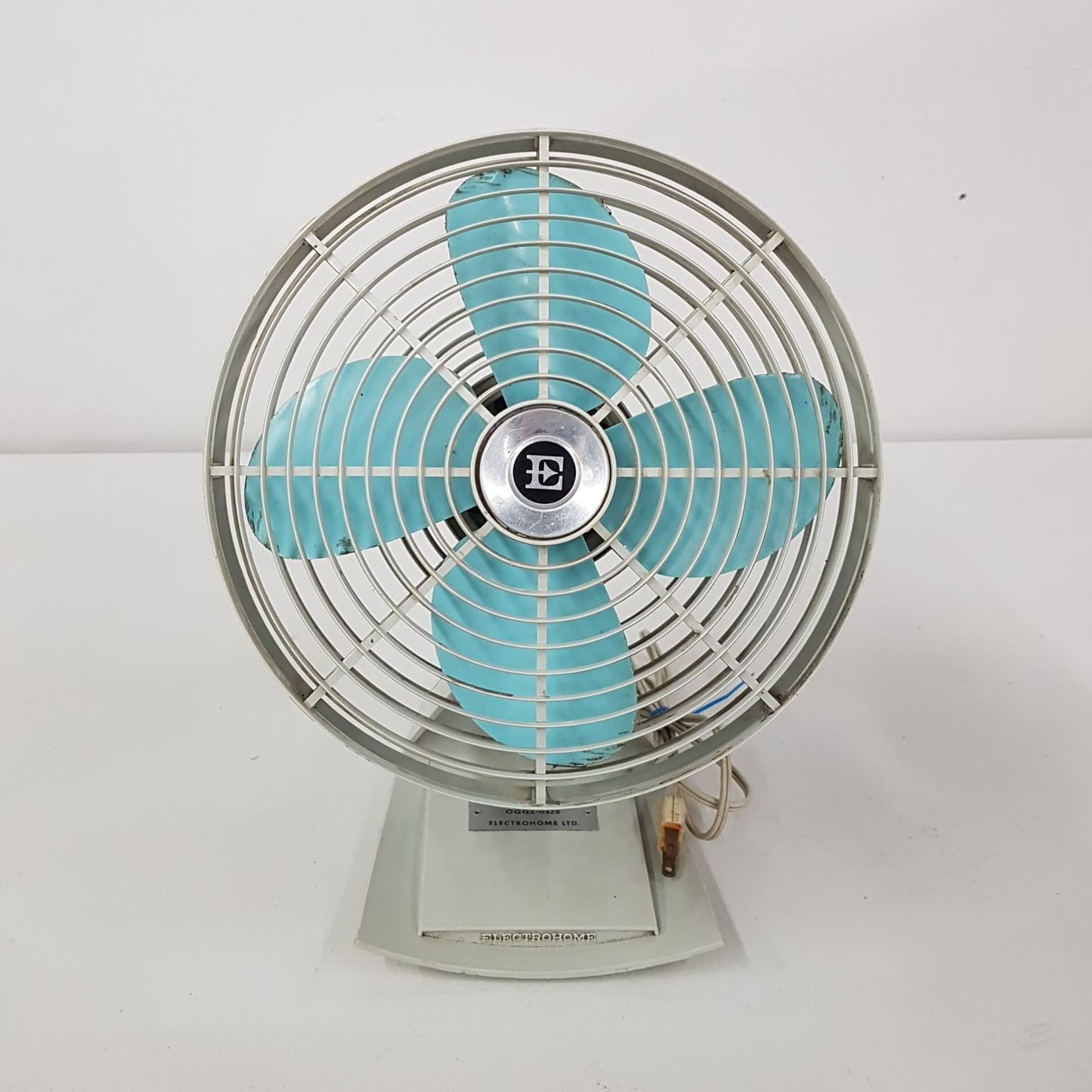 powder blue electrohome fan d.d.p. ogg2-0428