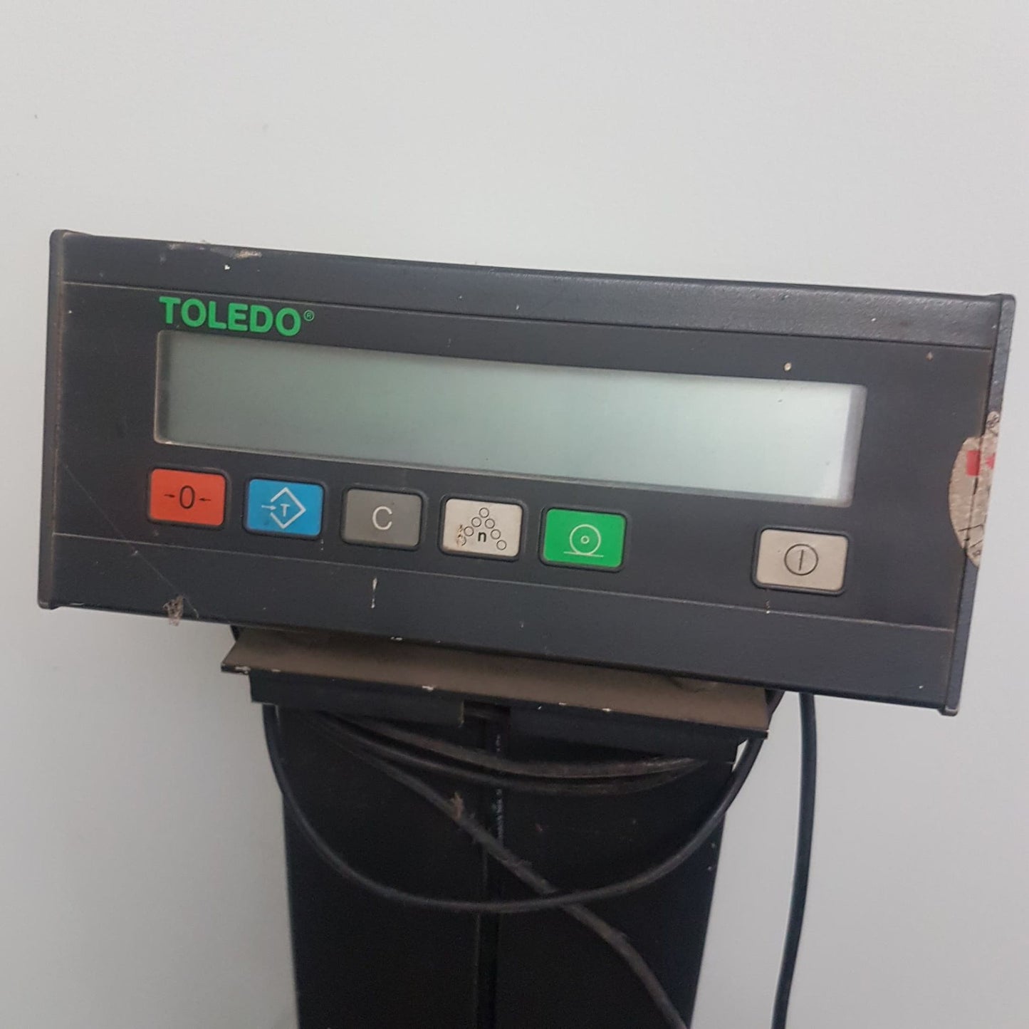 mettler toledo scale model 1938. 100 lb. capacity, readability 0.01 g. platform in inches, 12.5 x 14.