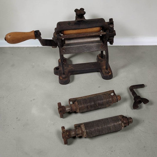 Antique Vitantonio vintage pasta maker Italian kitchen tool.
