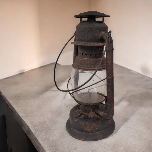 Antique Black Beacon GSW Wind Proof Barn Lantern Made In Canada With Globe