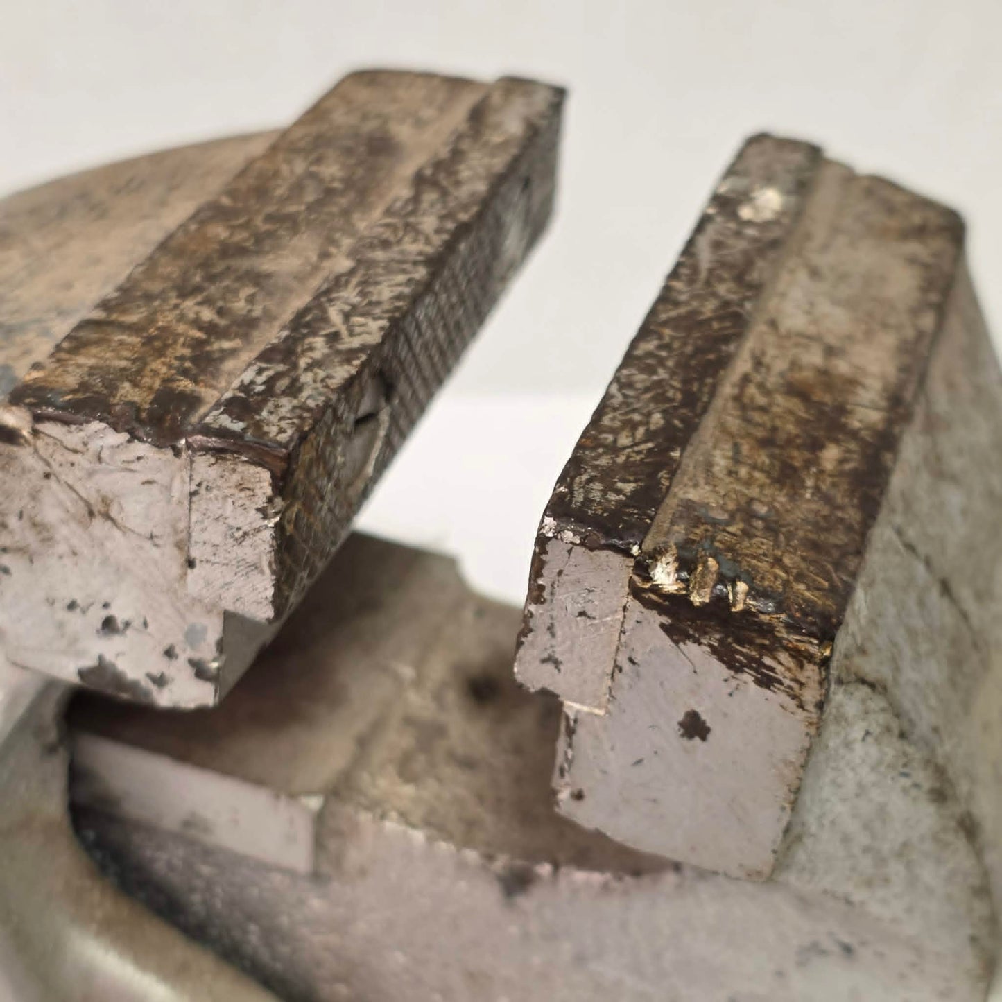 Heavy-duty antique RAE bench vise from Hamilton, Canada with 3.5-inch jaws and industrial steel construction.
