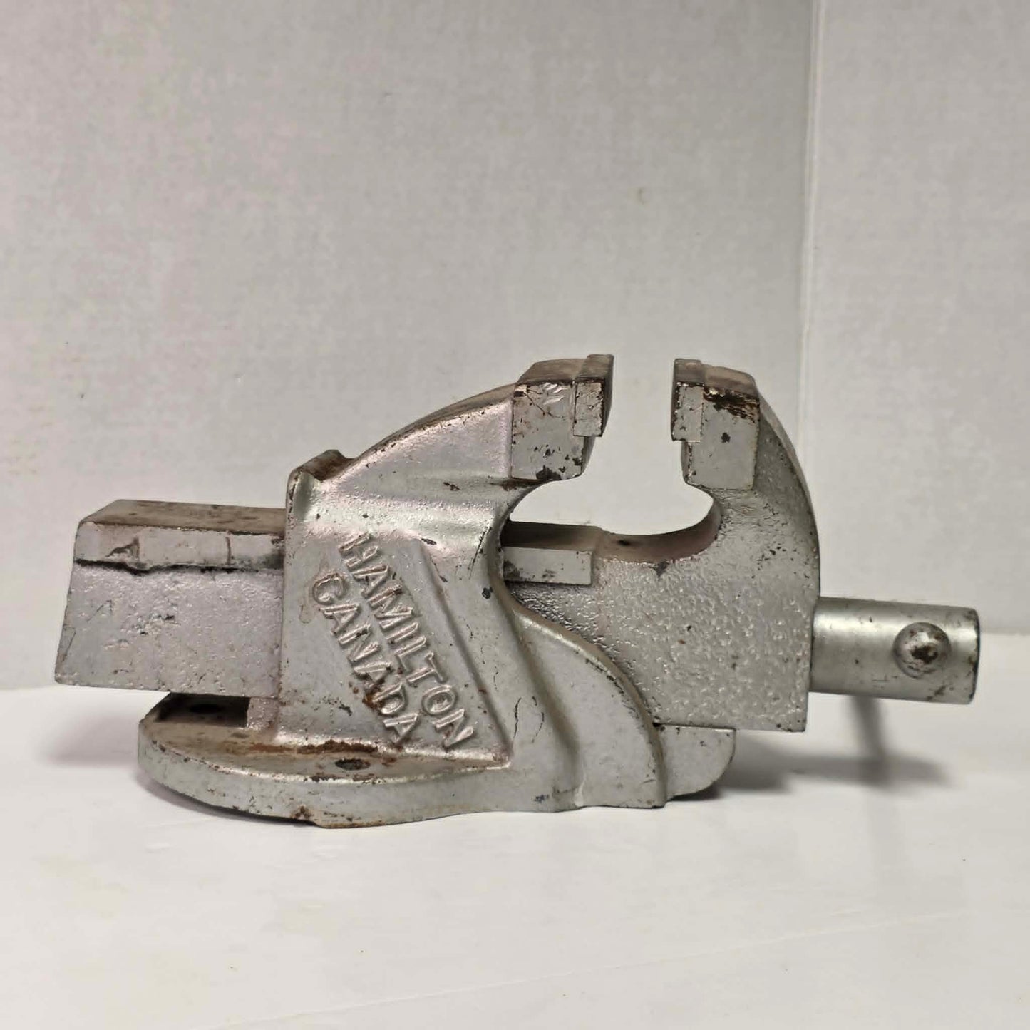 Heavy-duty antique RAE bench vise from Hamilton, Canada with 3.5-inch jaws and industrial steel construction.