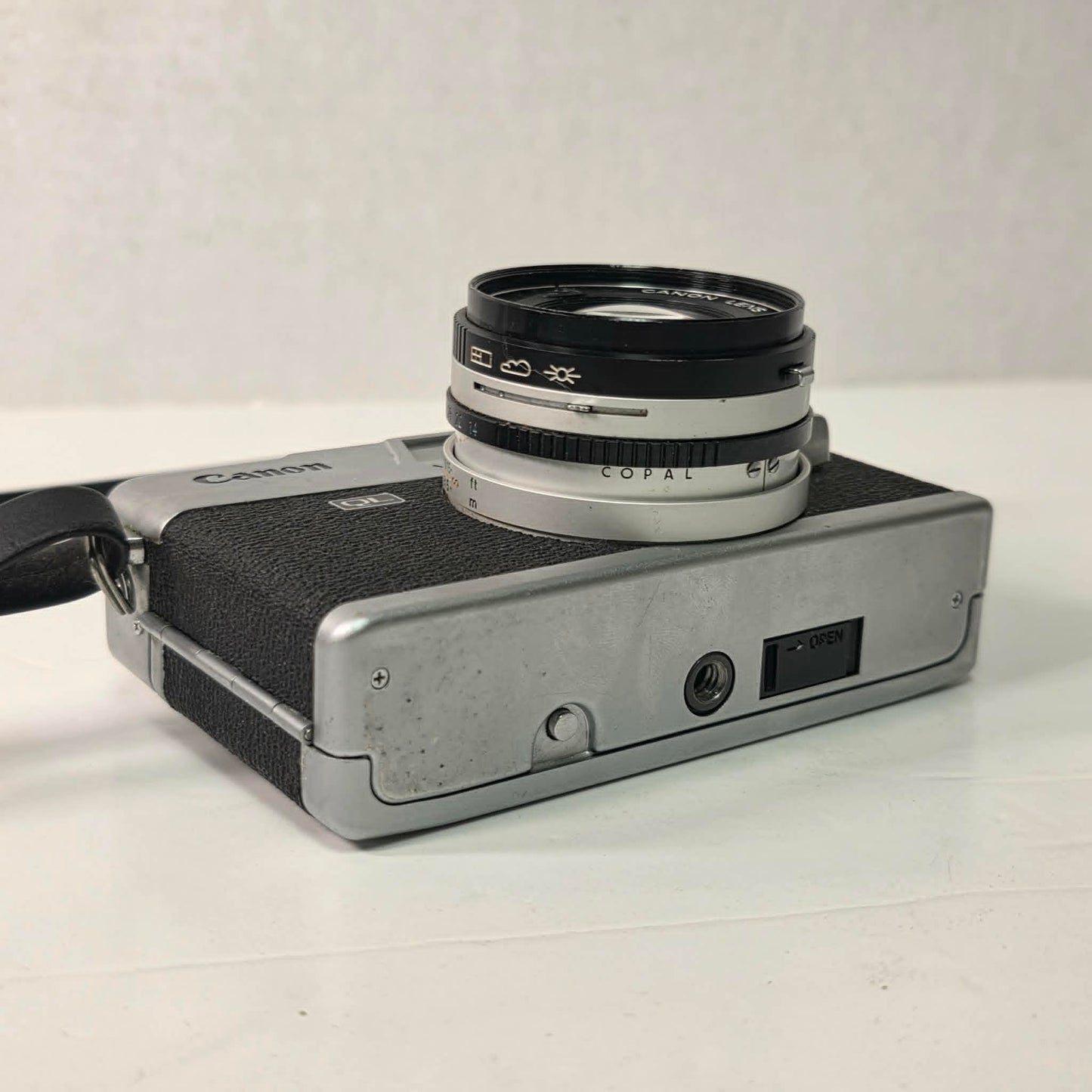 Vintage Canonet QL19 35mm film camera, compact classic rangefinder for street and film photography.