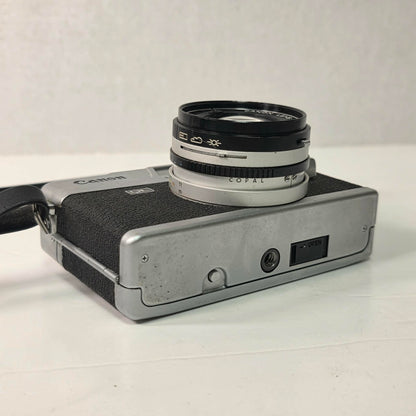 Vintage Canonet QL19 35mm film camera, compact classic rangefinder for street and film photography.
