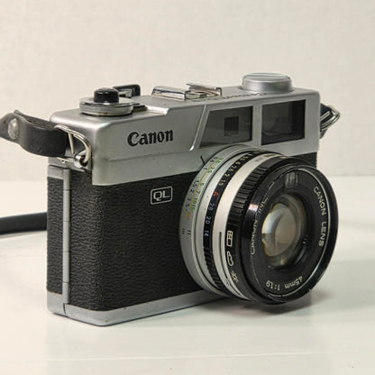 Vintage Canonet QL19 35mm film camera, compact classic rangefinder for street and film photography.