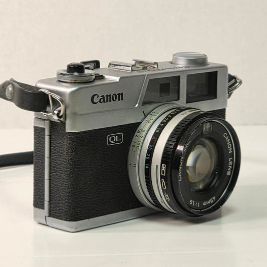 Vintage Canonet QL19 35mm film camera, compact classic rangefinder for street and film photography.