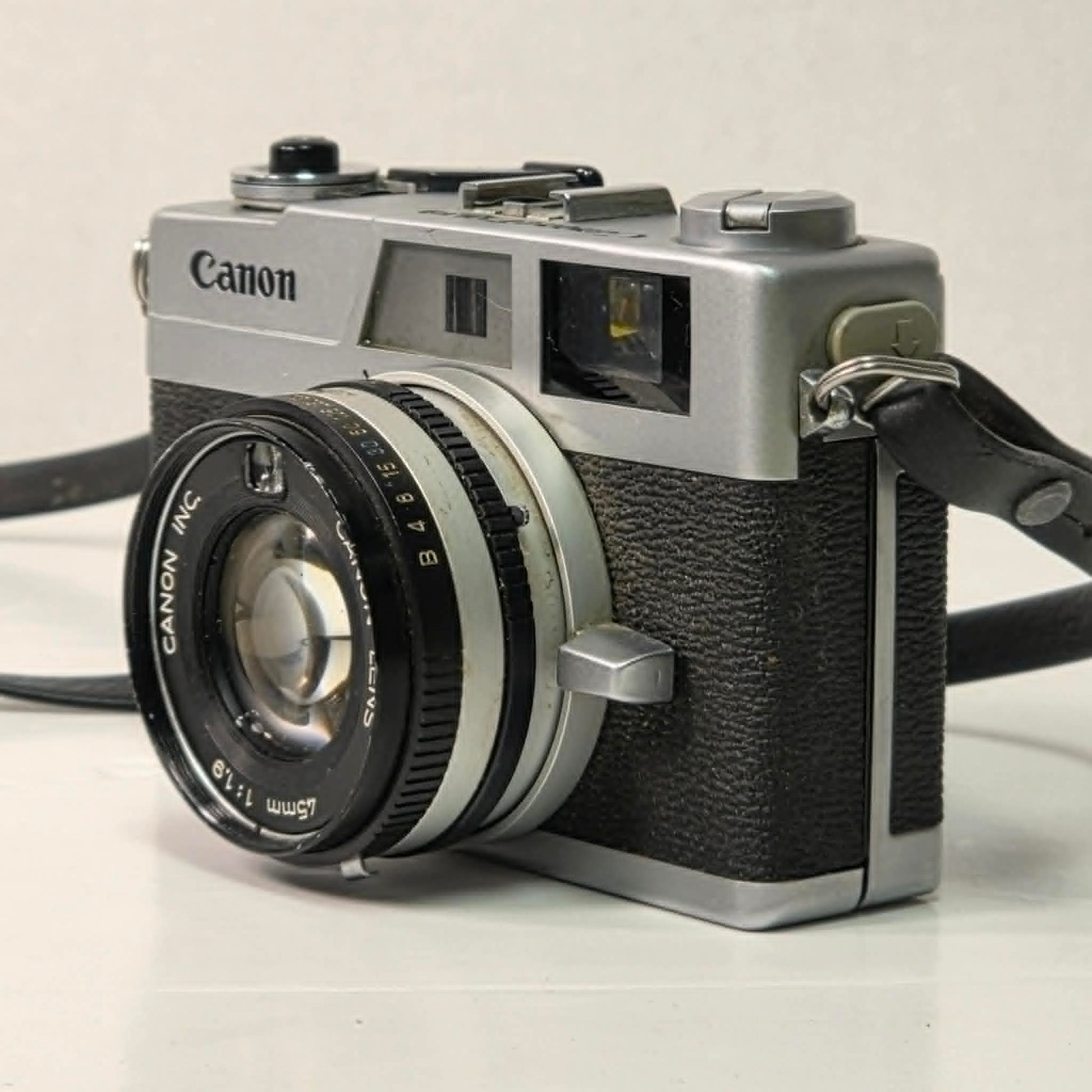 Vintage Canonet QL19 35mm film camera, compact classic rangefinder for street and film photography.