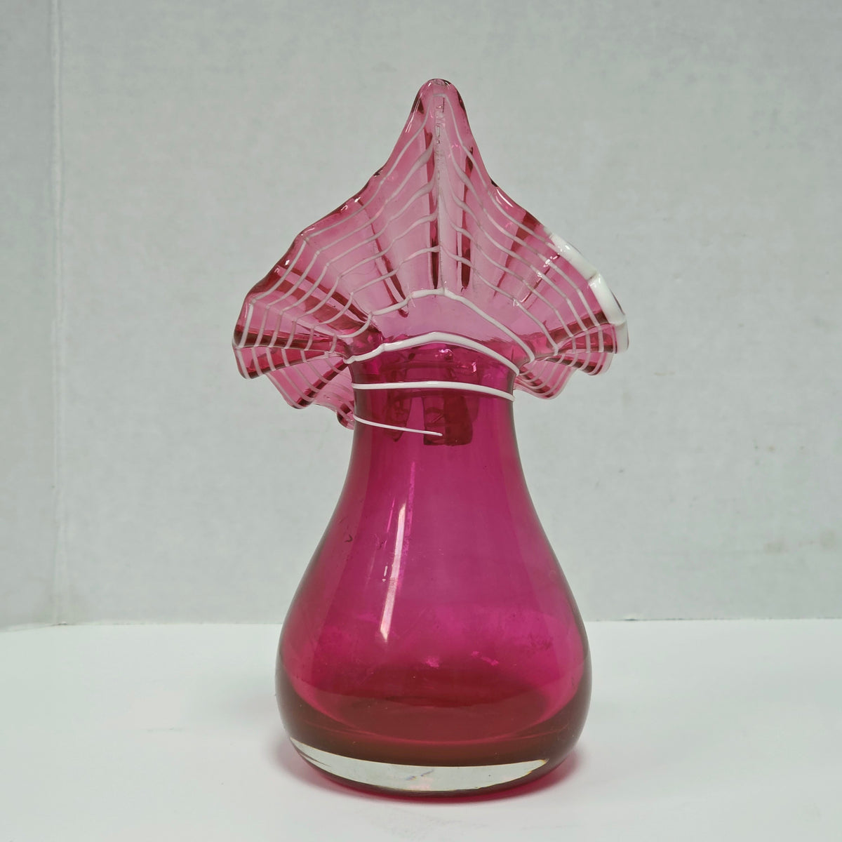 Vintage ruffled Jack-in-the-pulpit vase with white appliqué lace rim
