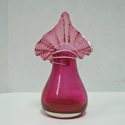 Vintage ruffled Jack-in-the-pulpit vase with white appliqué lace rim
