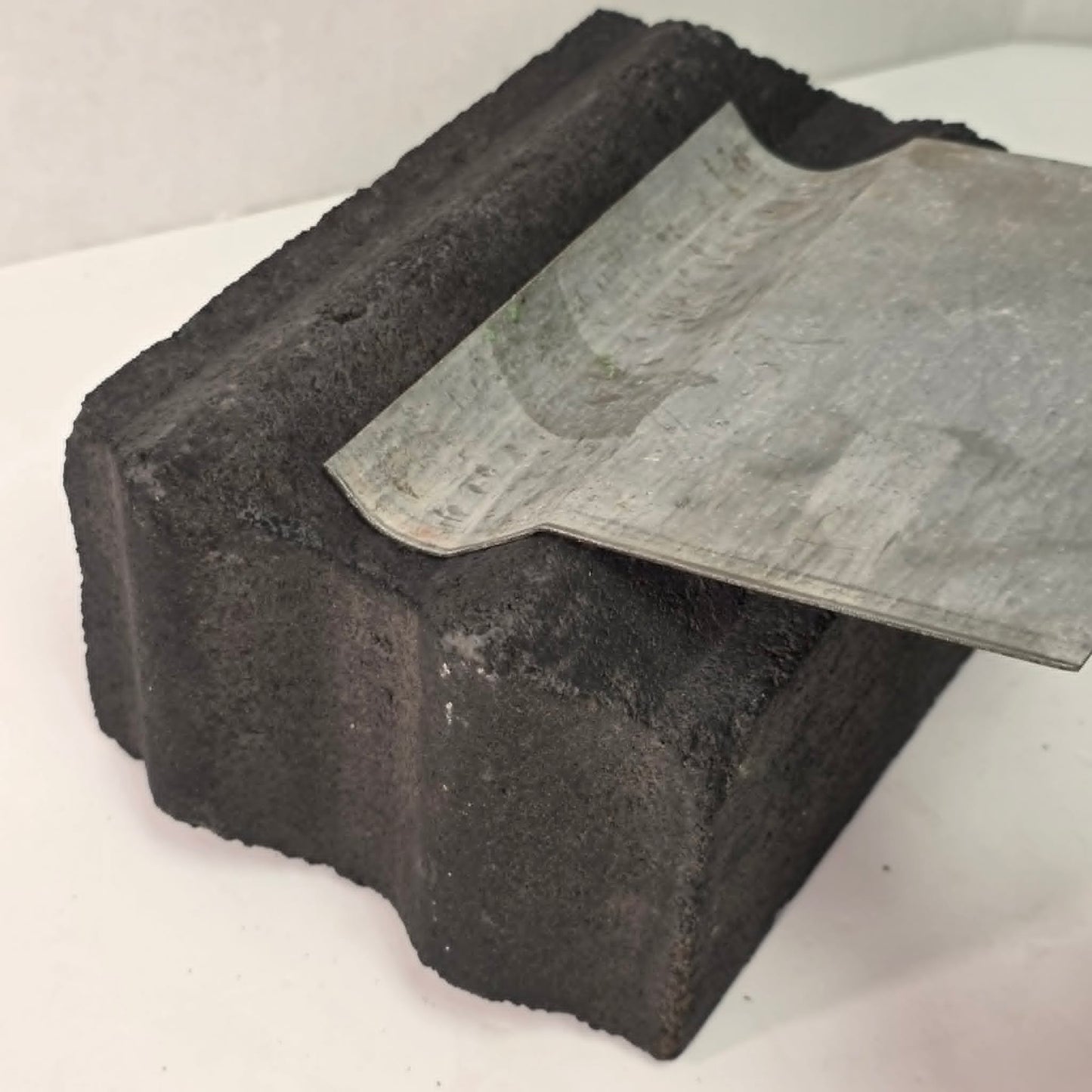Heavy-duty iron swage block for precise metal shaping, 28 lbs.