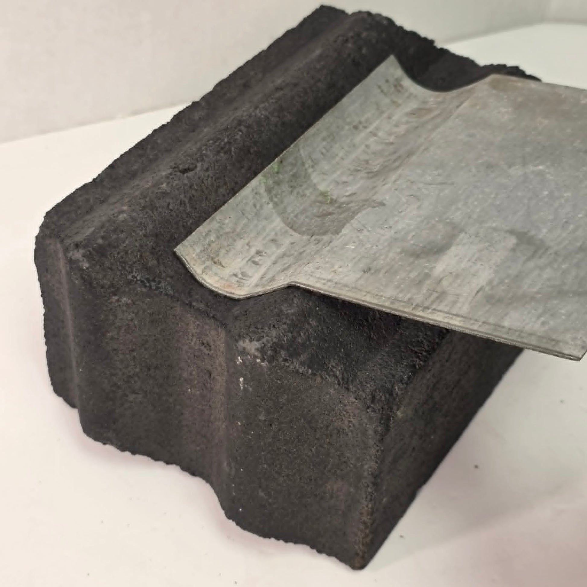 Heavy-duty iron swage block for precise metal shaping, 28 lbs.