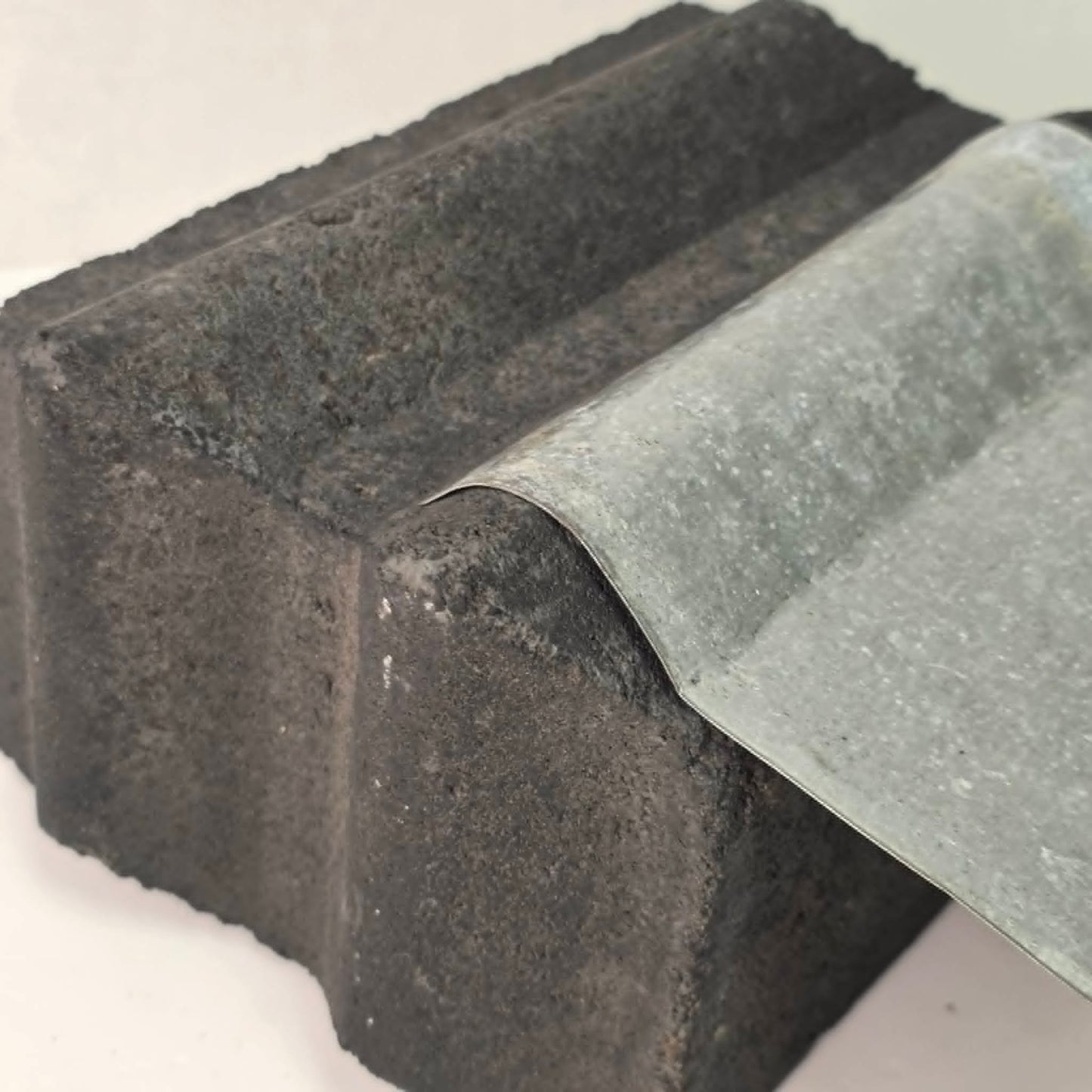 Heavy-duty iron swage block for precise metal shaping, 28 lbs.