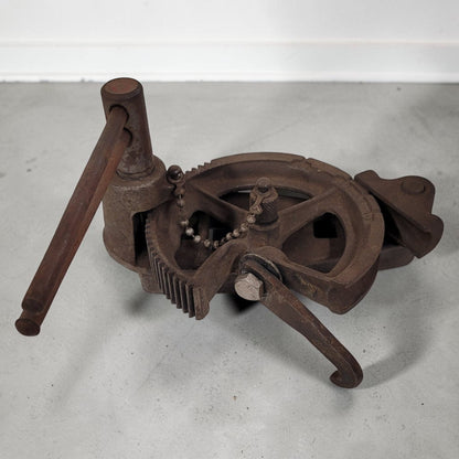 Vintage Holsclaw Brothers Handy No. 2 geared ratcheting pipe bender.
