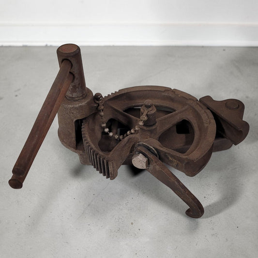 Vintage Holsclaw Brothers Handy No. 2 geared ratcheting pipe bender.
