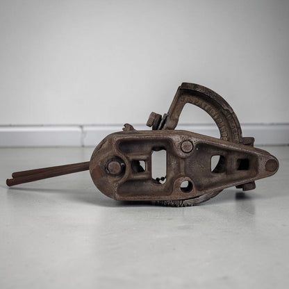 Vintage Holsclaw Brothers Handy No. 2 geared ratcheting pipe bender.
