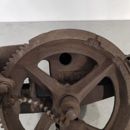 Vintage Holsclaw Brothers Handy No. 2 geared ratcheting pipe bender.

