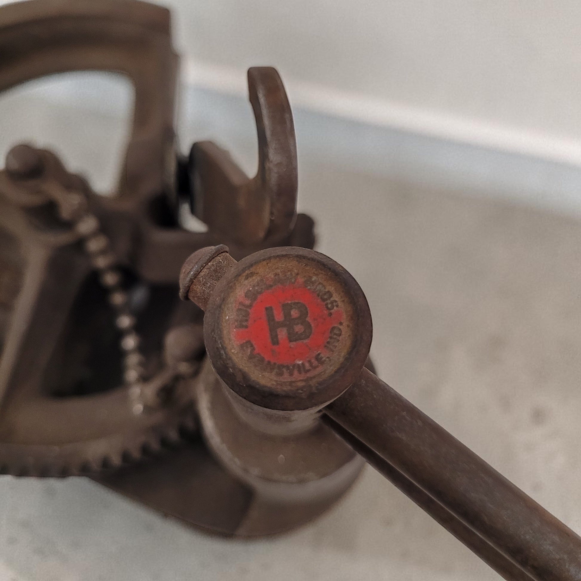 Vintage Holsclaw Brothers Handy No. 2 geared ratcheting pipe bender.
