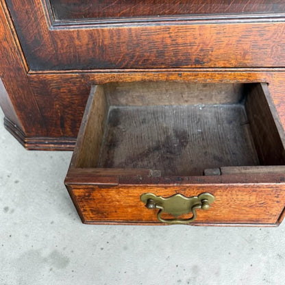 Antique Georgian quarter sawn oak hanging corner cupboard with dovetailed drawer.
