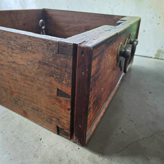 Antique Georgian quarter sawn oak hanging corner cupboard with dovetailed drawer.
