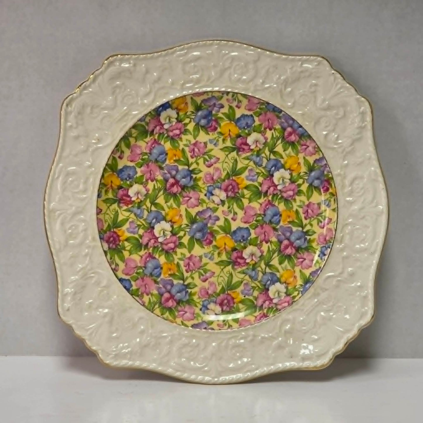 Beautiful Royal Winton Sweet Pea Ascot plate featuring the classic Wedgwood-style border.