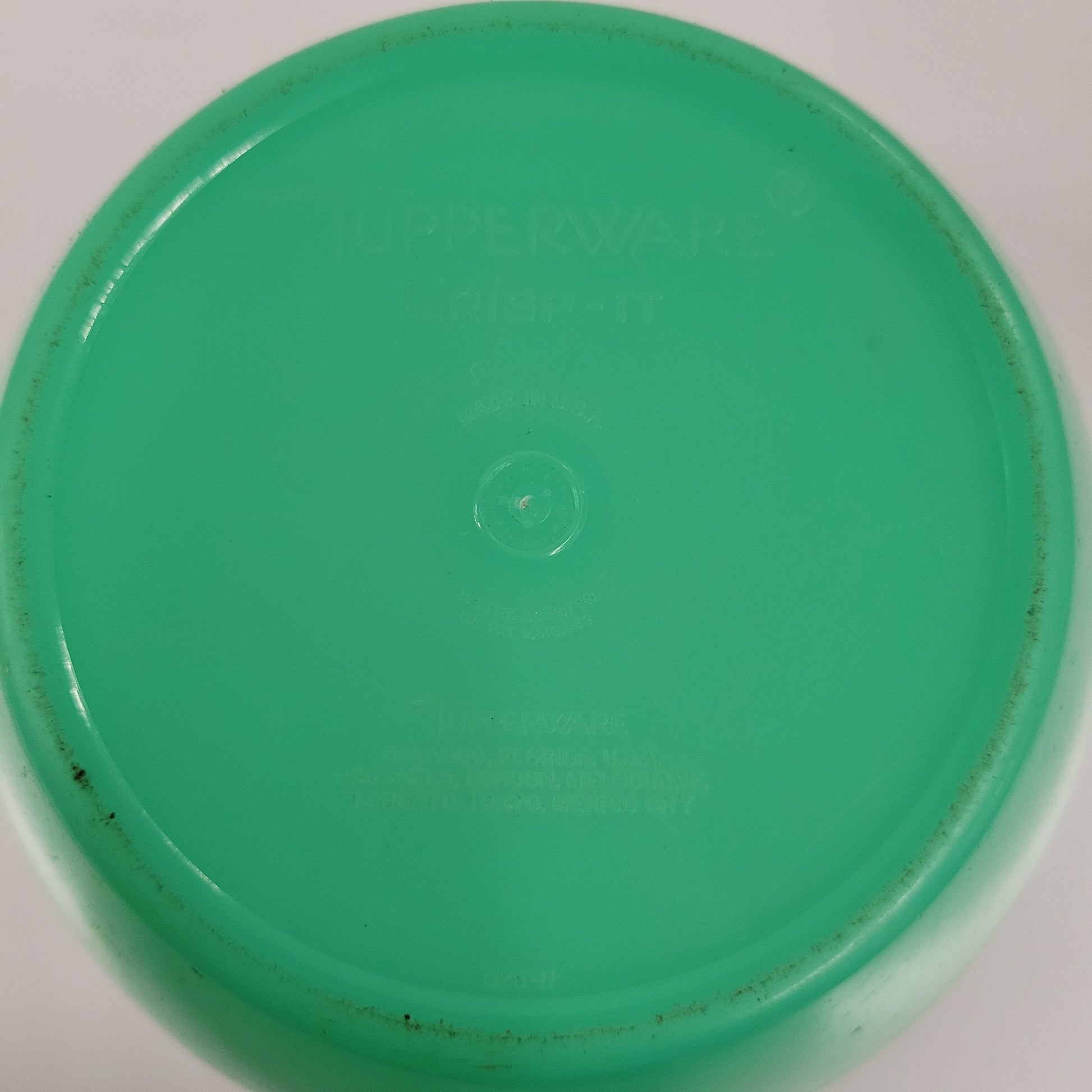 Vintage Green Tupperware Crisp-It Lettuce Crisper With Lid 679-11