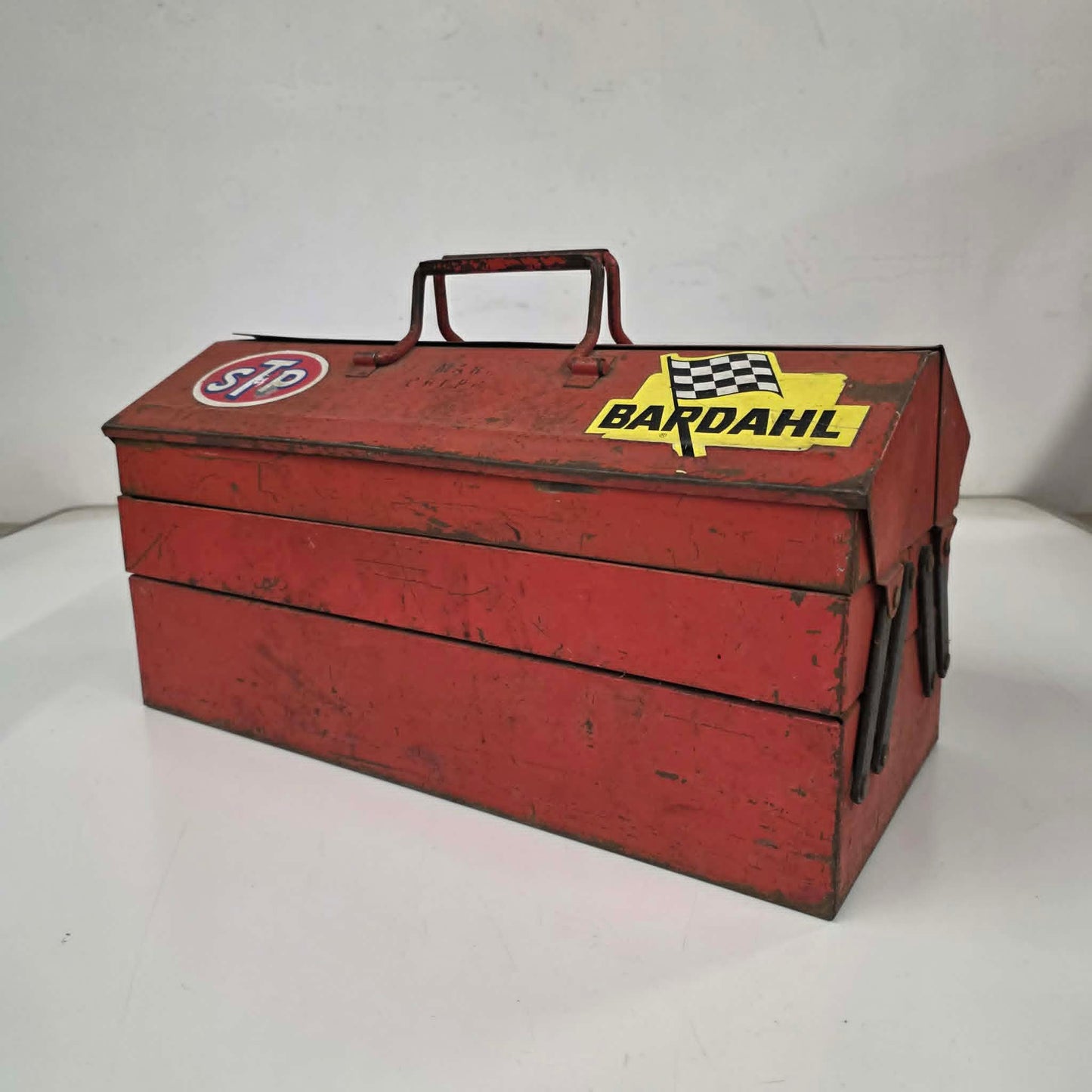 Vintage high-end cantilever toolbox with lift-out tray and locking handles.
