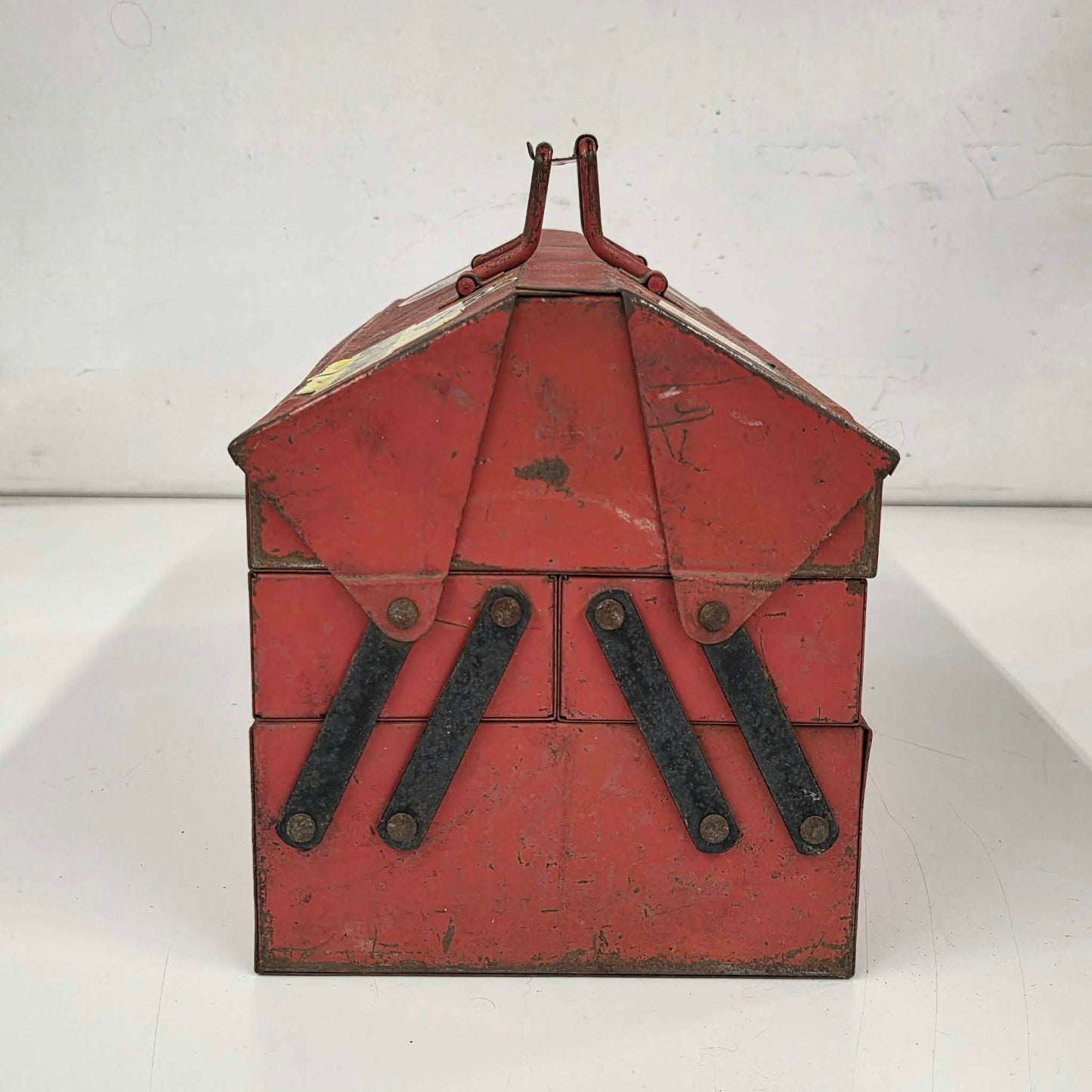 Vintage high-end cantilever toolbox with lift-out tray and locking handles.

