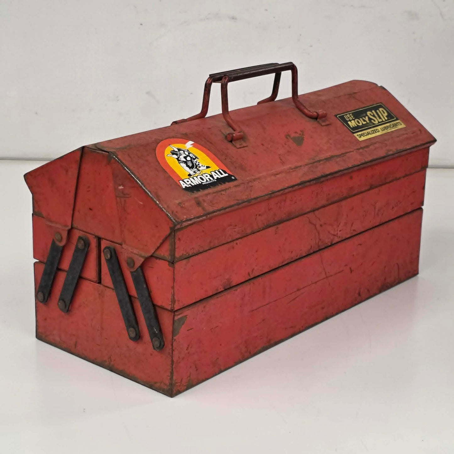 Vintage high-end cantilever toolbox with lift-out tray and locking handles.
