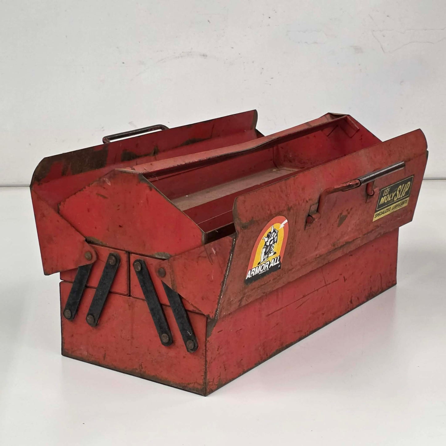 Vintage high-end cantilever toolbox with lift-out tray and locking handles.
