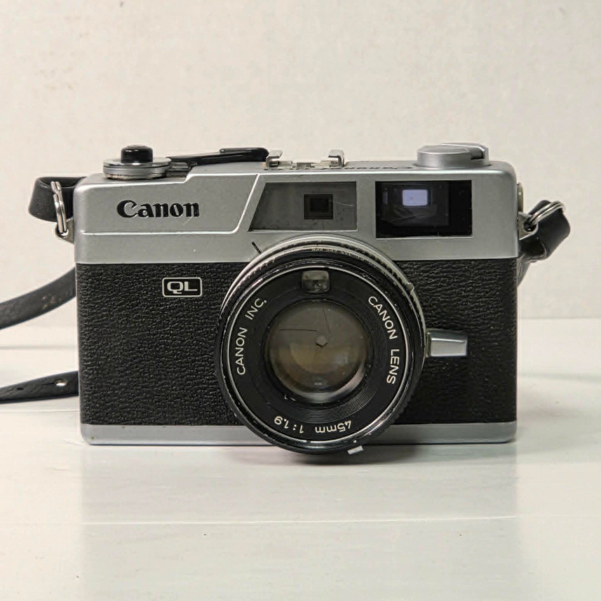 Vintage Canonet QL19 35mm film camera, compact classic rangefinder for street and film photography.