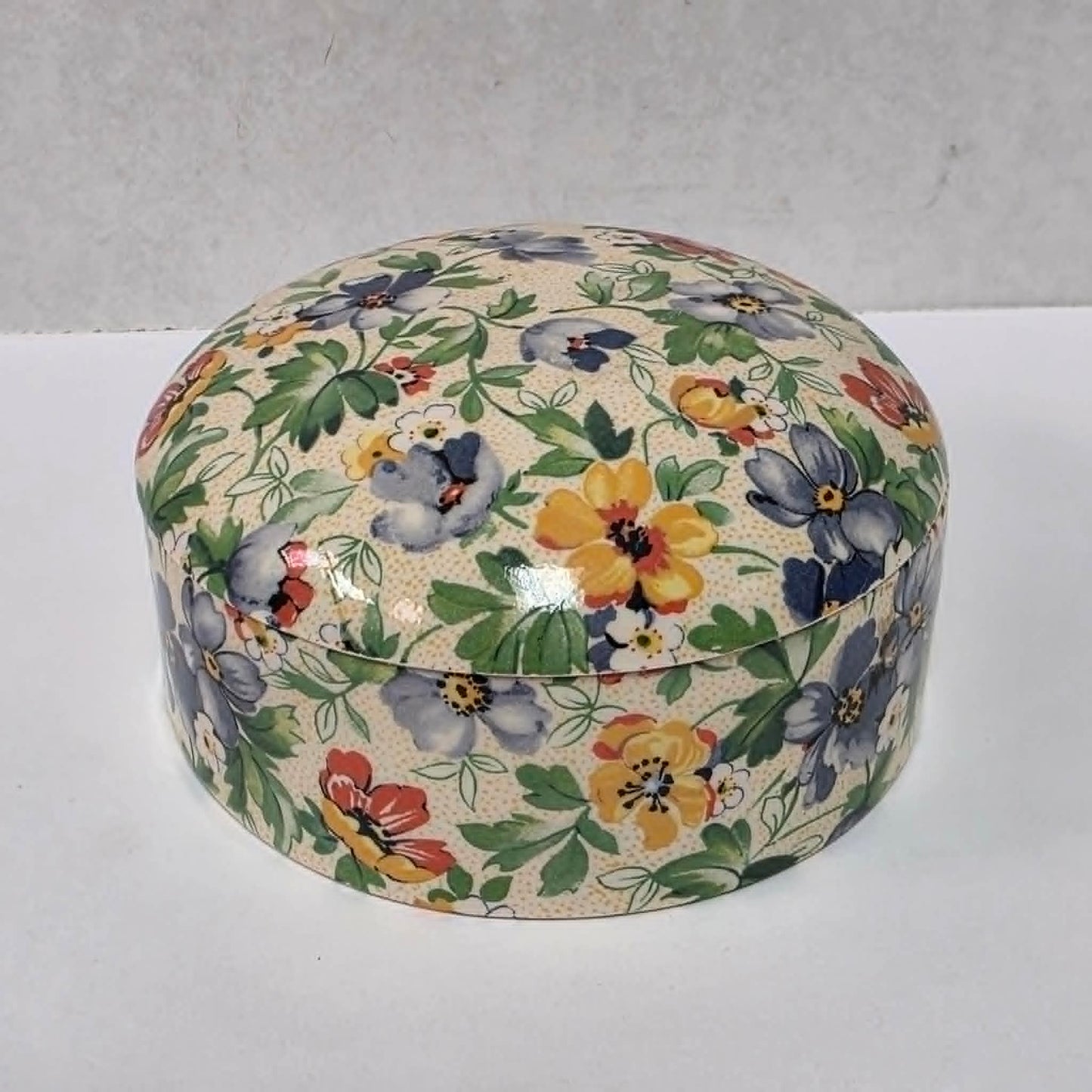 Antique English Chintz porcelain powder jar with floral design in excellent condition.
