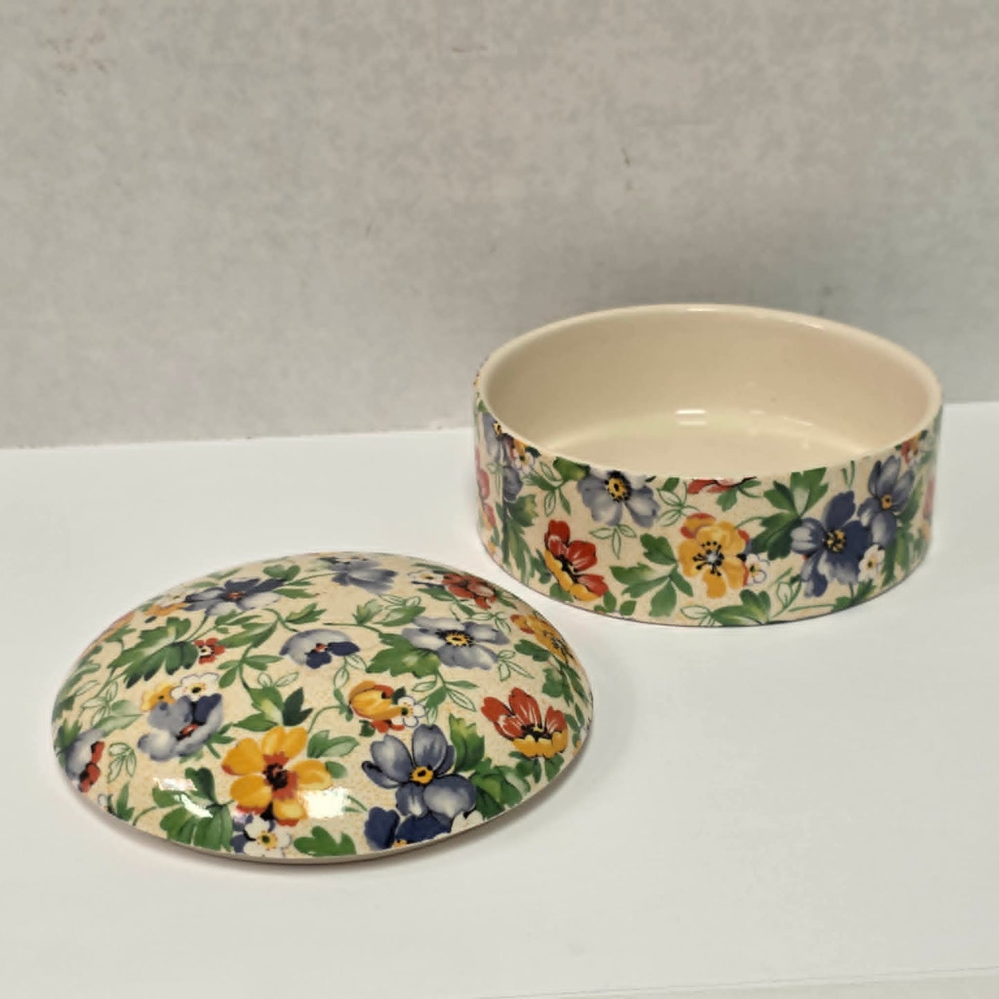 Antique English Chintz porcelain powder jar with floral design in excellent condition.
