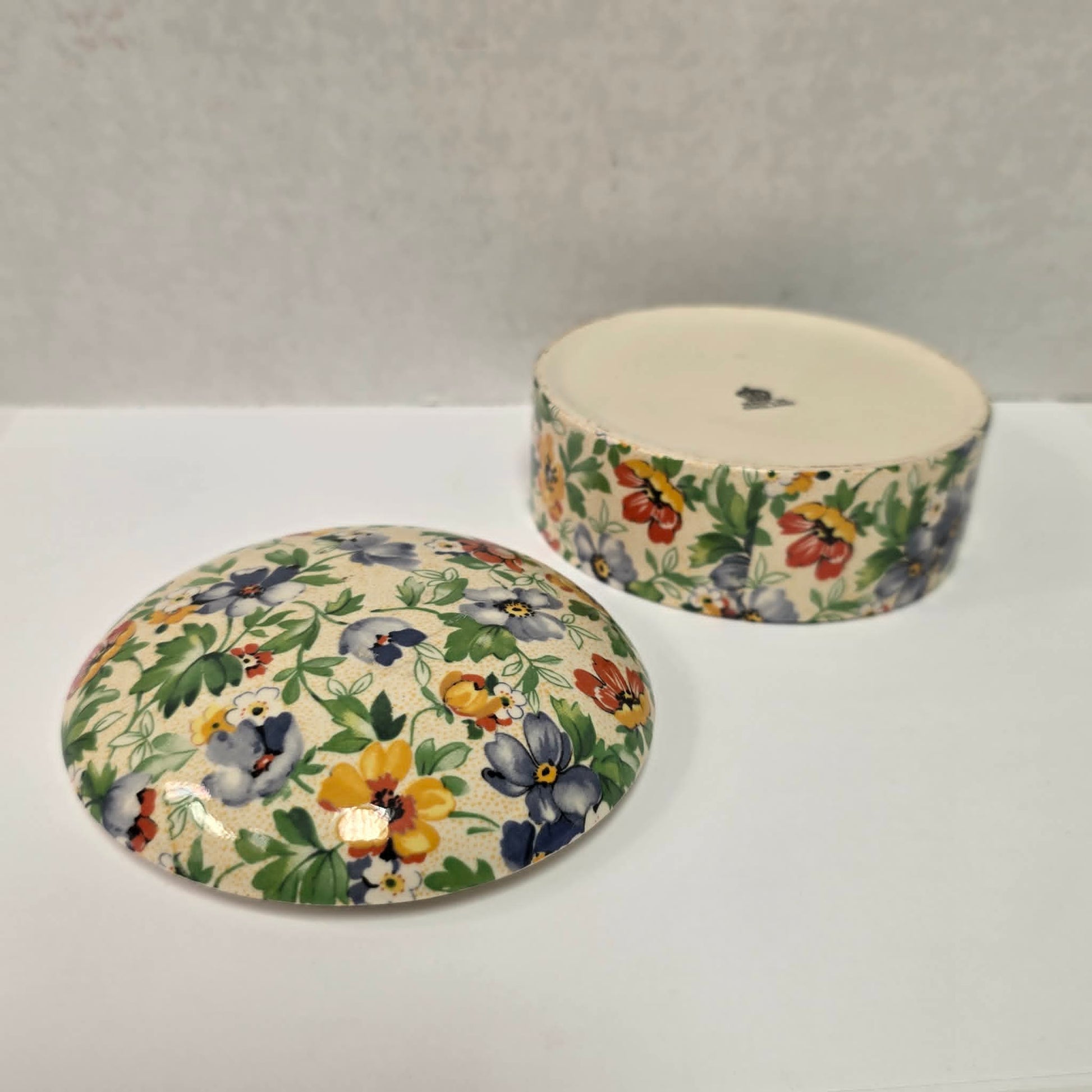 Antique English Chintz porcelain powder jar with floral design in excellent condition.
