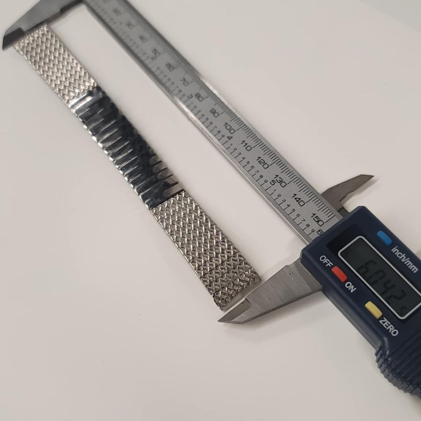 Vintage 18 mm Craftex Men's Silver Watch Band – Classic Stainless Steel Semi-Flex Band