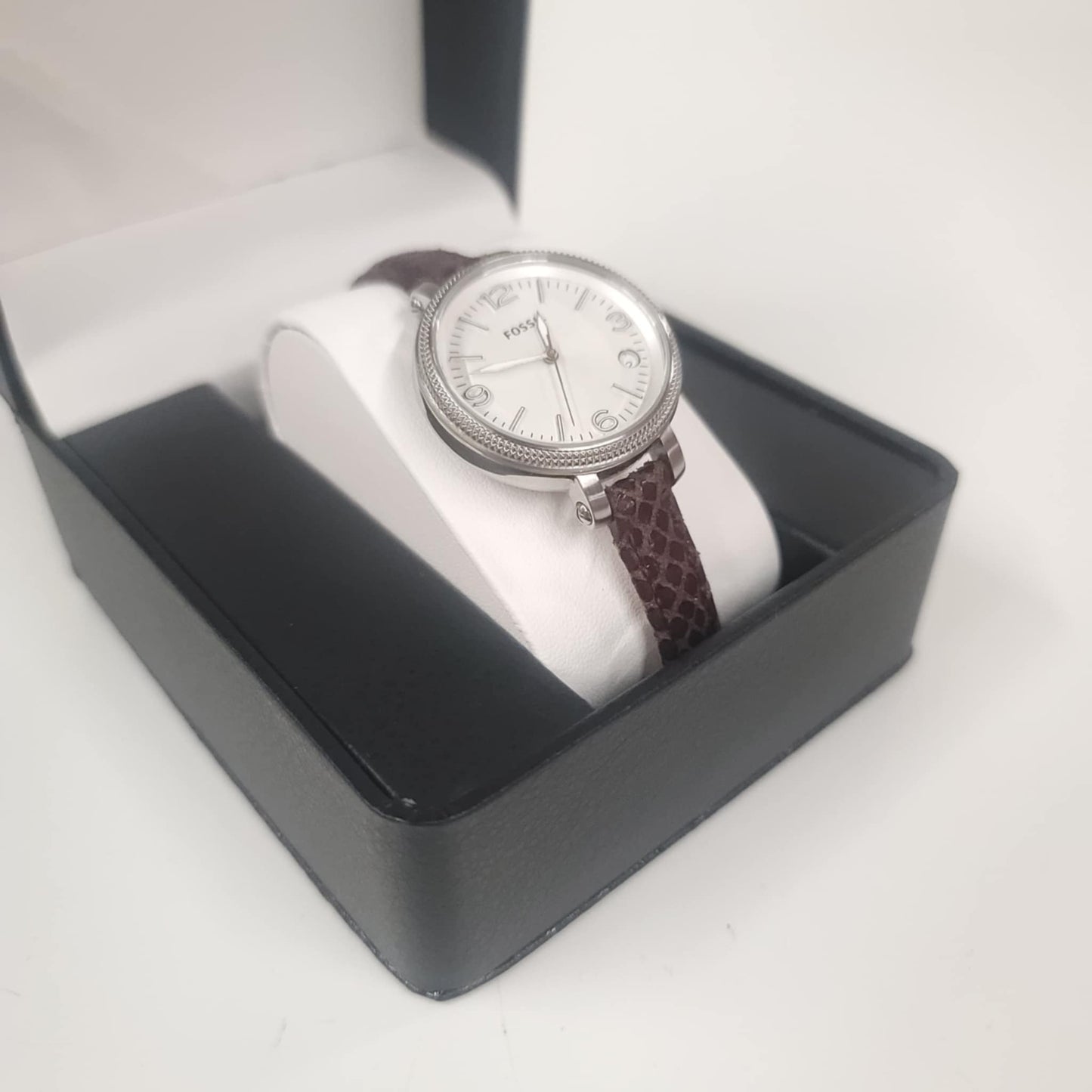 Fossil Women’s Watch ES3184 – Quartz Movement, Silver Dial, Date Display 34 MM