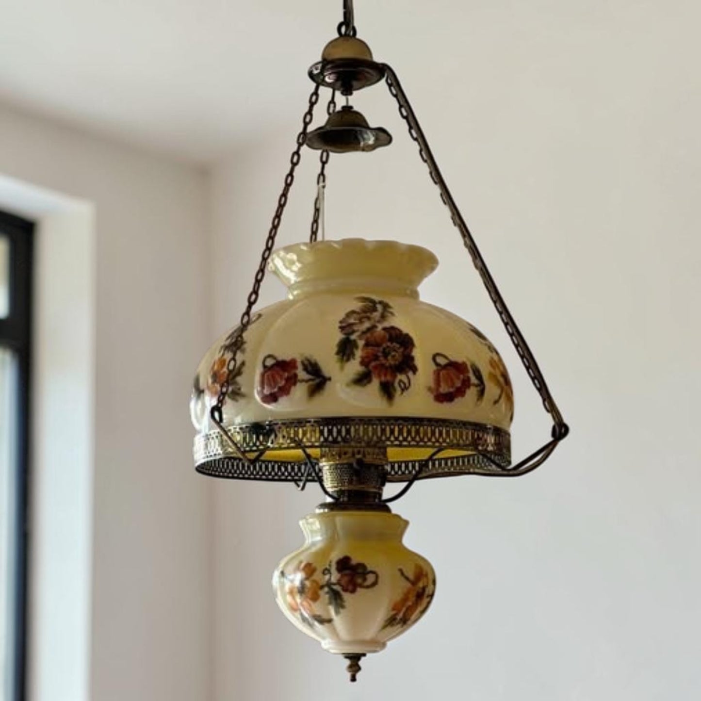 Large antique floral puffy hanging lamp with adjustable chain and 14-inch fitter.
