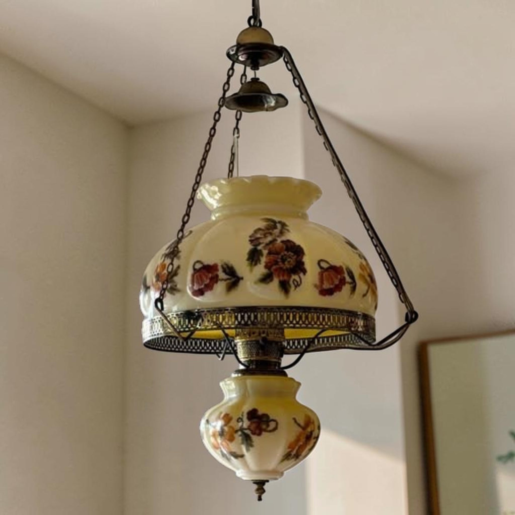 Large antique floral puffy hanging lamp with adjustable chain and 14-inch fitter.
