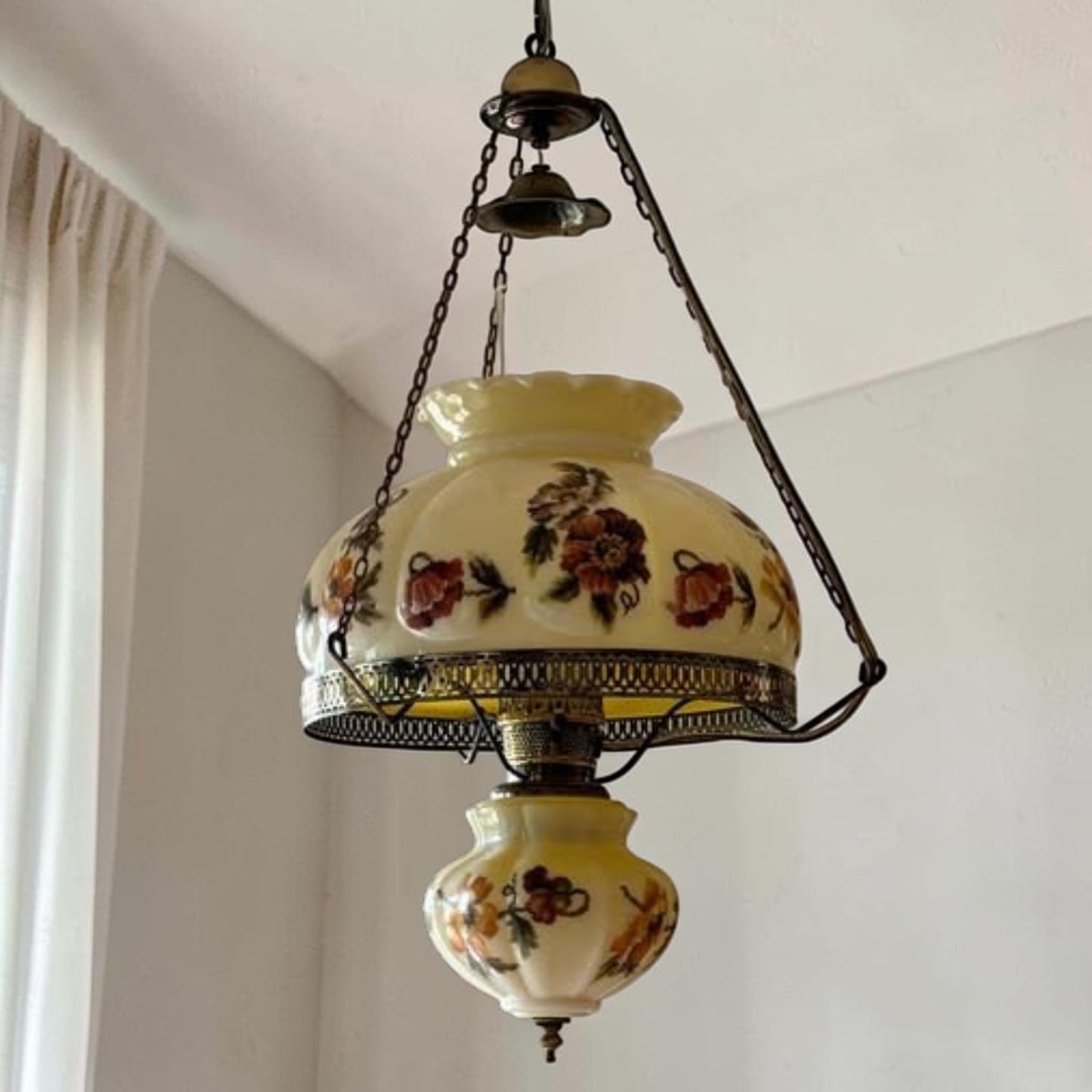 Large antique floral puffy hanging lamp with adjustable chain and 14-inch fitter.
