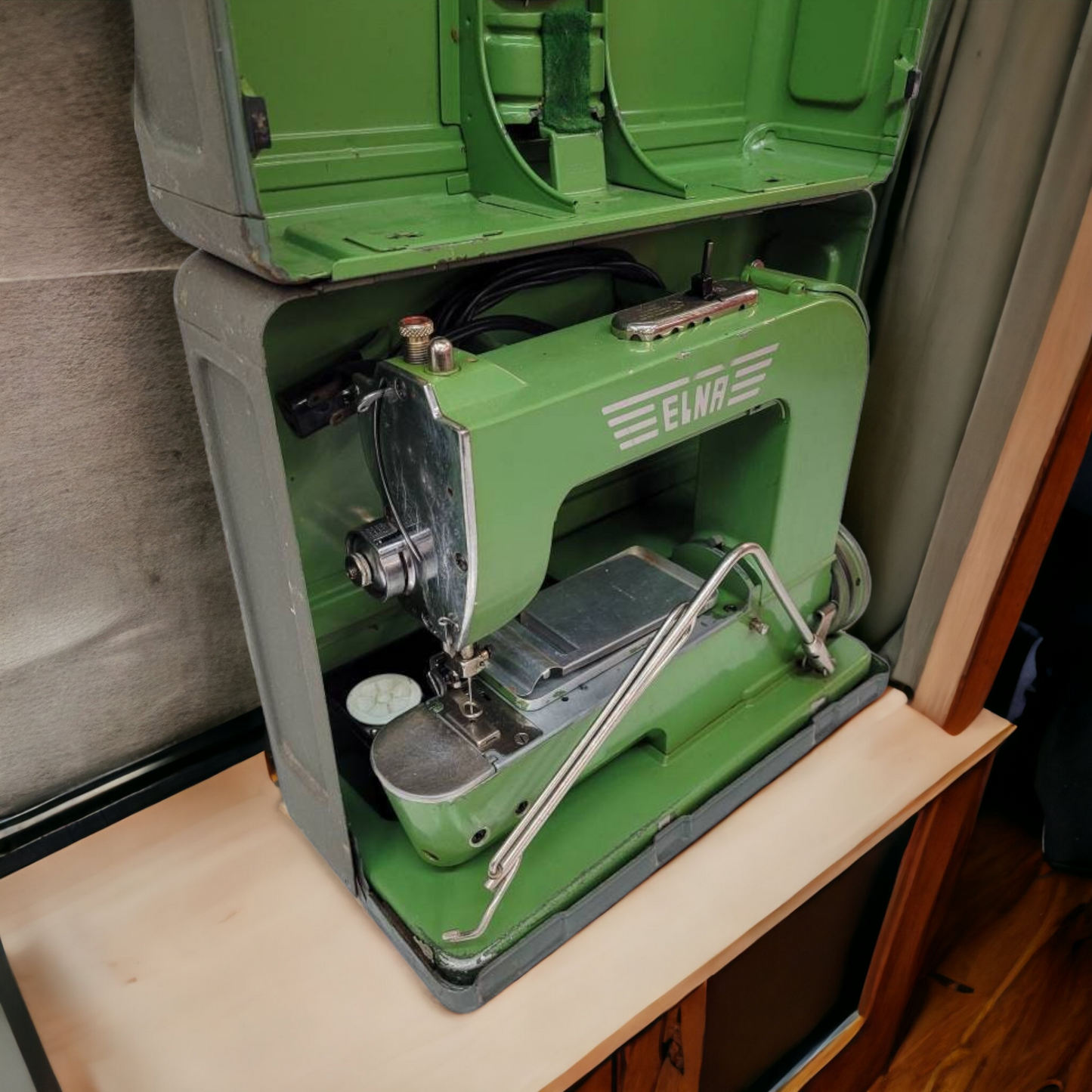 Elna Grasshopper Portable Quilting Sewing Machine