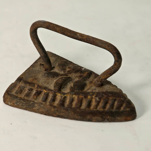 Antique miniature cast iron bonnet iron, 3.5” long, perfect collectible